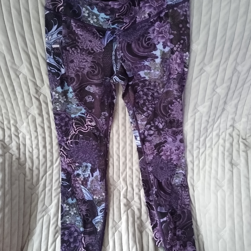 Lululemon woman leggings yoga gym dance